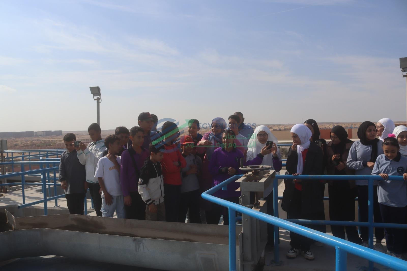 رئيس جهاز العاشر من رمضان يستقبل طلاب مدرستين في زيارة تعليمية (صور) - إيجي بيزنس 58e6dd0d 72a9 4ac4 a5f4 f1fd21d859c2 375aaa - إيجي بيزنس